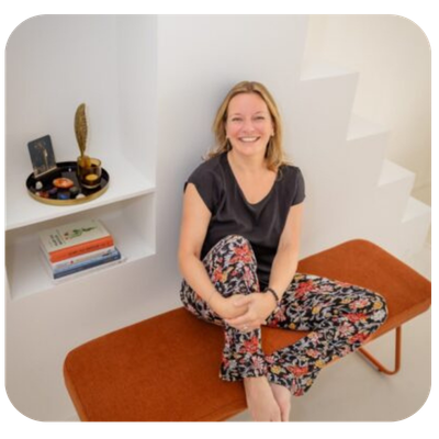 Wie is Wilma Tuk van Healthy You, Healthy Business die een webinar Help ik wil een vollere praktijk geeft voor VBAG-therapeuten.